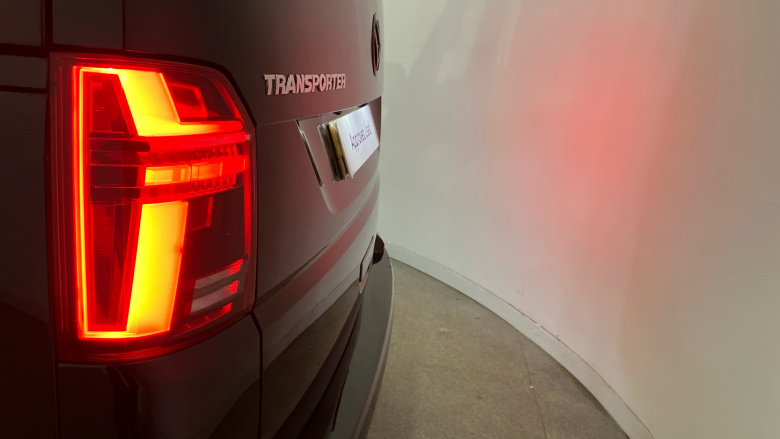 Volkswagen Transporter T32 Swb Diesel 2.0 BiTDI 204 Highline Kombi Van DSG